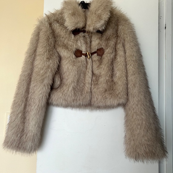 Fluffy Coat - Picture 4 of 4